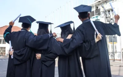 Czy&nbsp;studia się jeszcze opłacają i&nbsp;czy&nbsp;dyplom ich ukończenia ma&nbsp;dzisiaj jakąś wartość? Wskazówki dla uczniów i&nbsp;dla rodziców. 